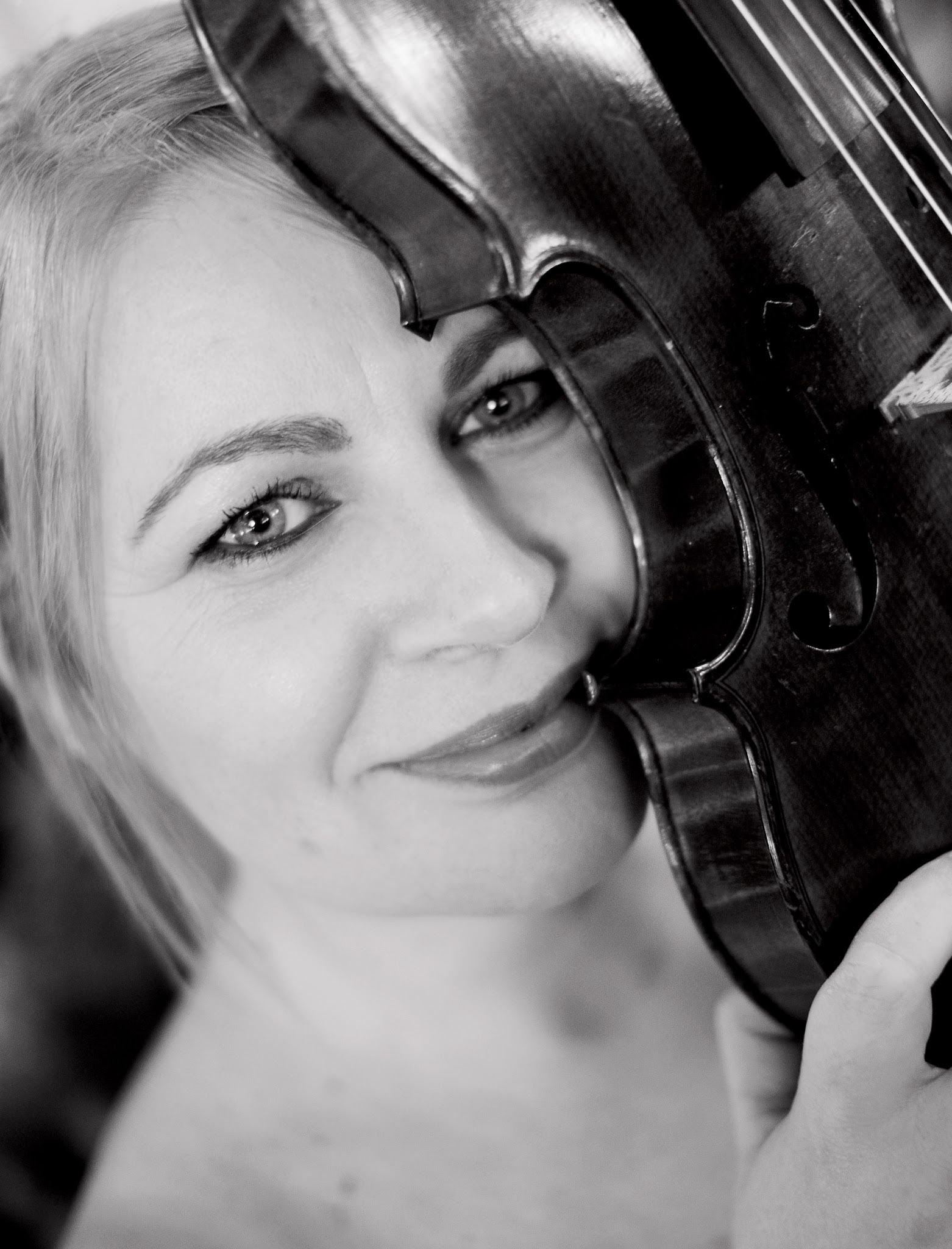Celeste wedding violinist with acoustic violin