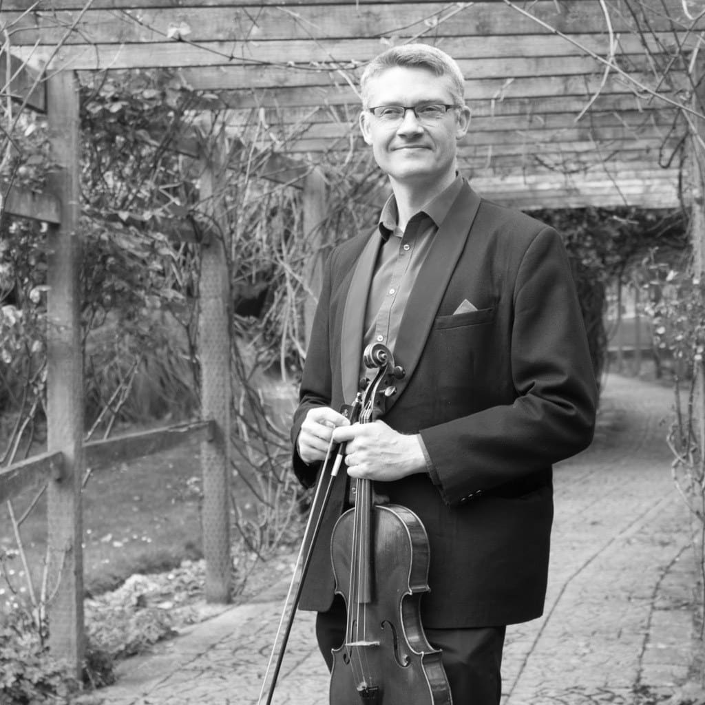 Bravura, classical wedding violinist