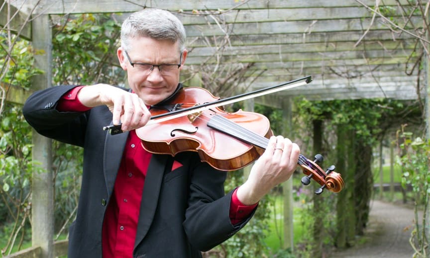 Bravura playing the violin at a wedding