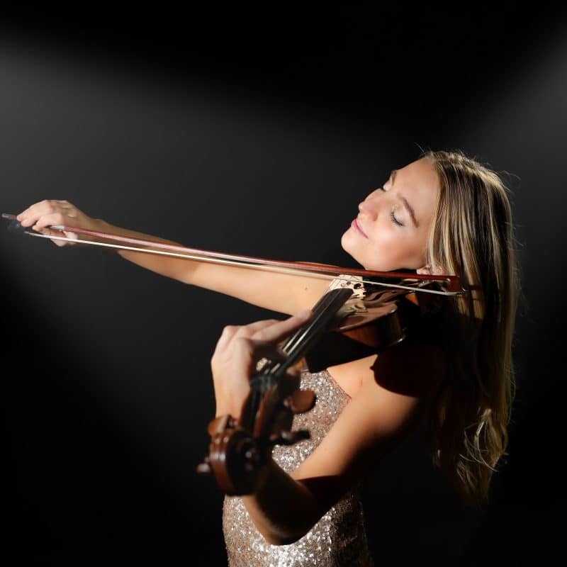 Lyra performing live on the violin