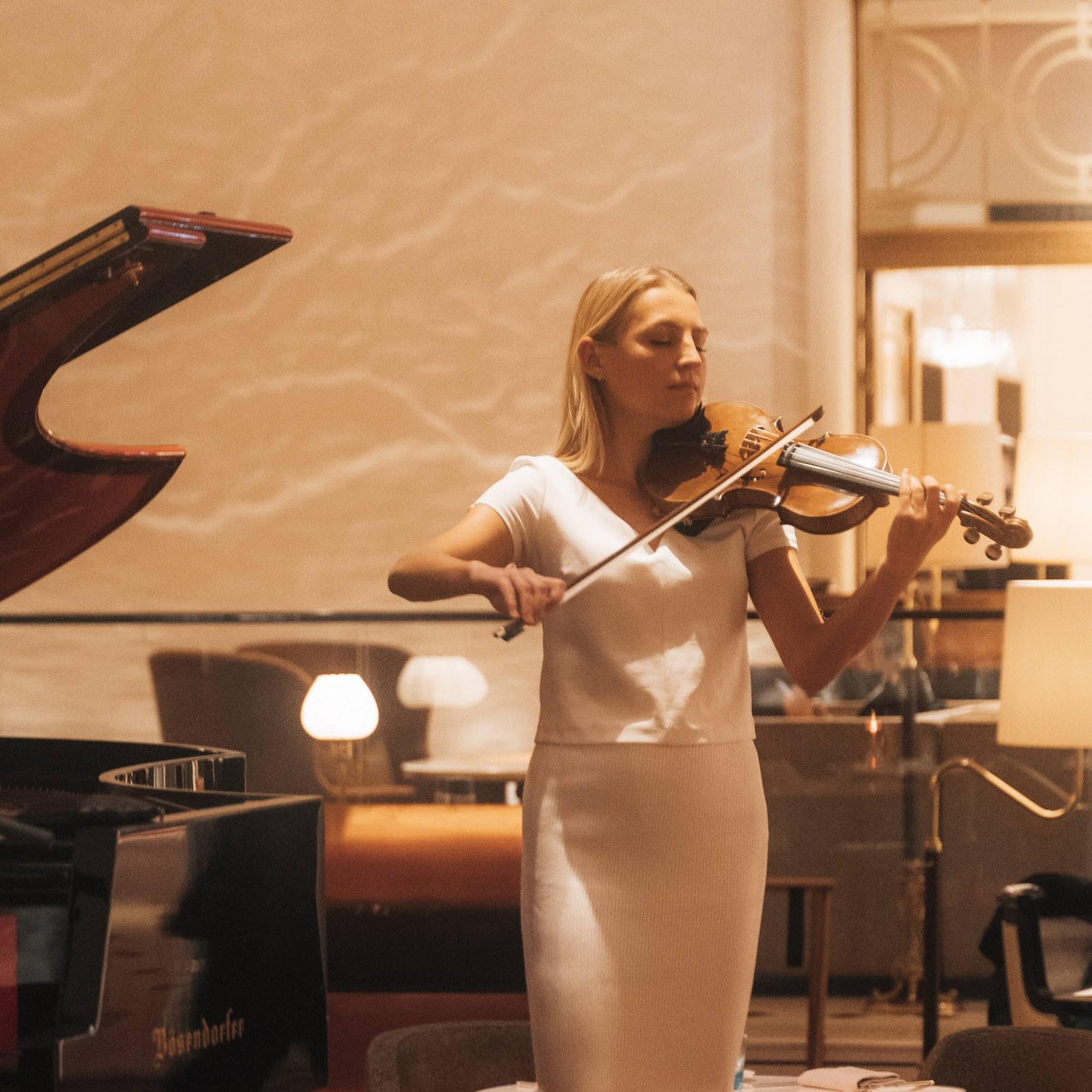 Lyra, wedding violinist, performing