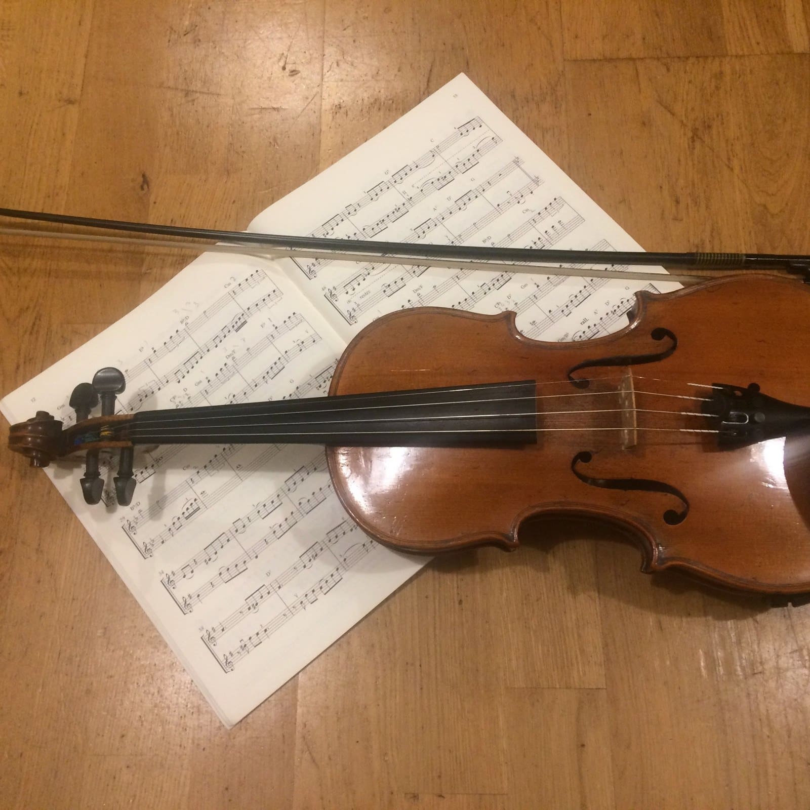 Rondo’s violin and sheet music